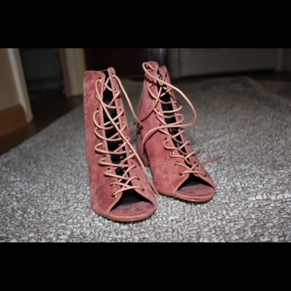 Heels - Picture 2 of 3